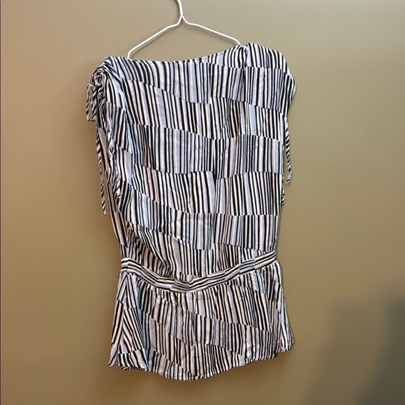 Banana Republic Black and White Patterned Pretend Wrap Blouse - Picture 8 of 13